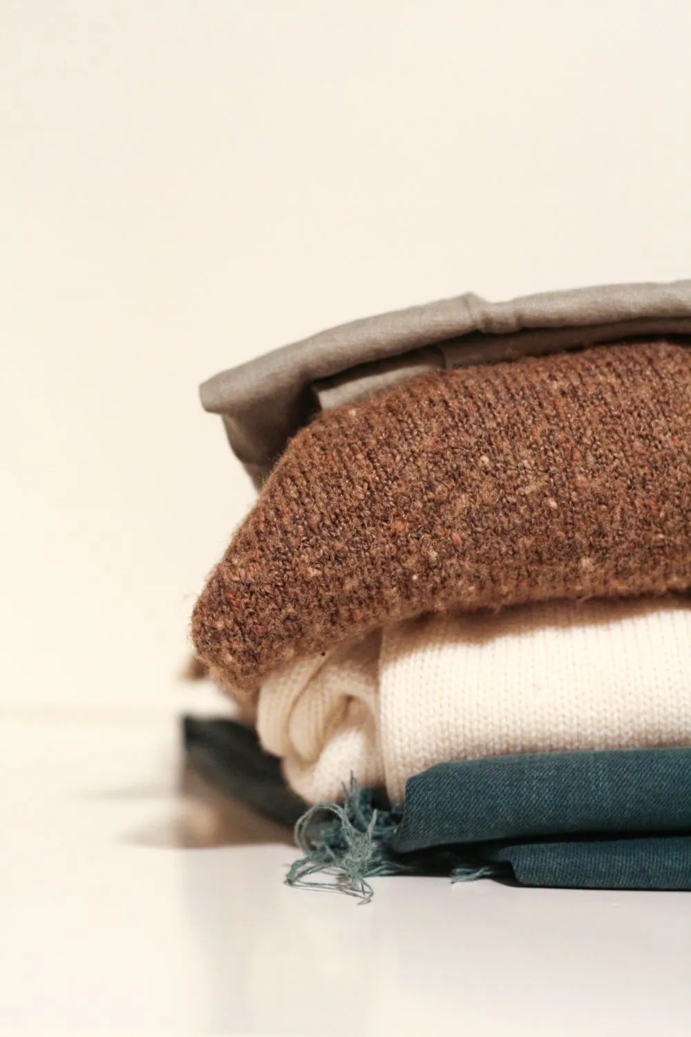 Mailles pliées aux textures et aux couleurs assorties